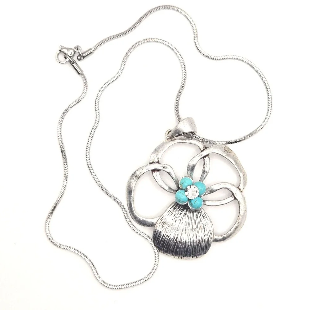 Silver Tone Flower Pendant Necklace Turquoise‎ Rhinestone Accent Snake Chain